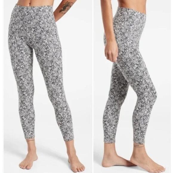 Athleta Pants - Womens Athleta Salutation Stash Pocket II 7/8 Tight Textured Size XS